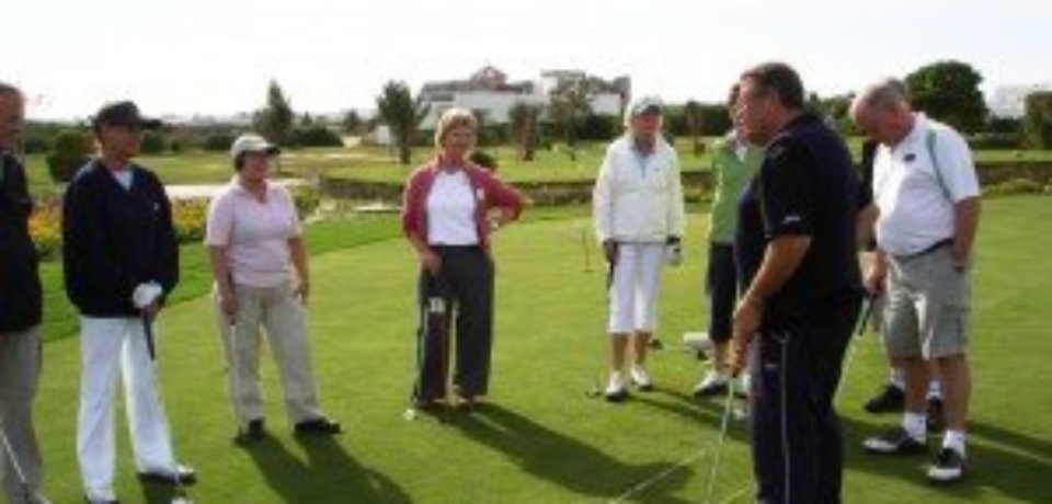 Spiele 9 Löcher mit Profi Golf Palm Links Monastir